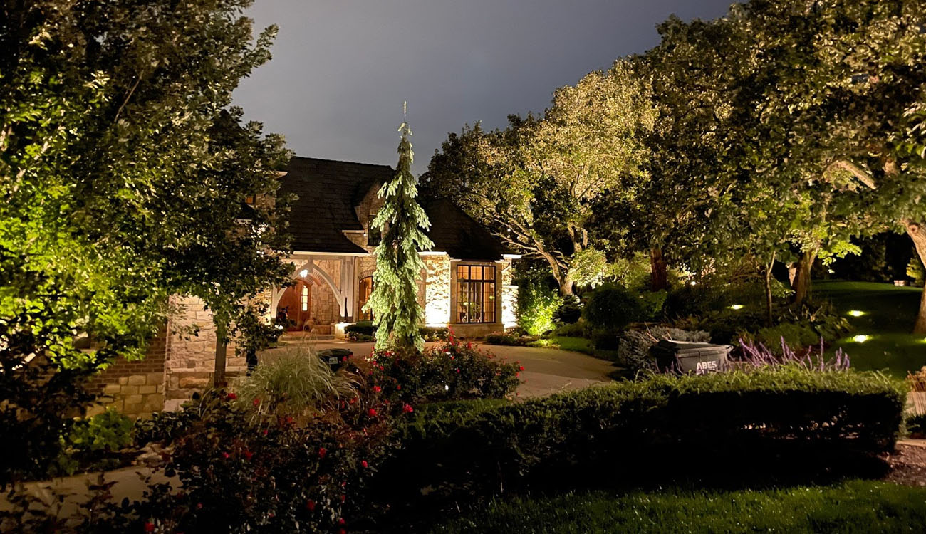 Front Yard Landscape Lighting Ideas That Make a Strong First Impression